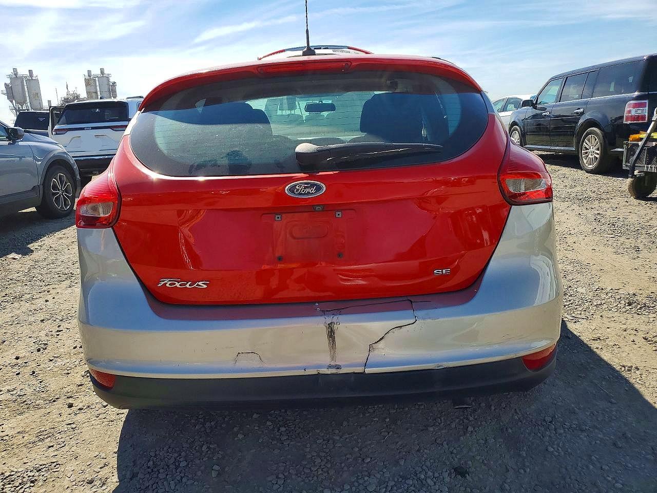 2017 FORD FOCUS SE photo 16
