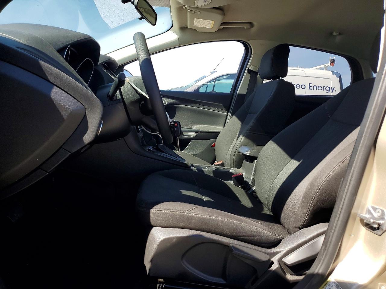 2017 FORD FOCUS SE photo 19