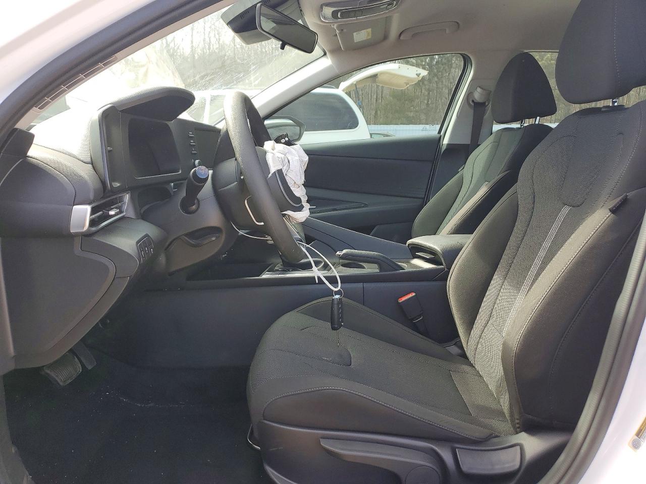 2025 HYUNDAI ELANTRA SE photo 13