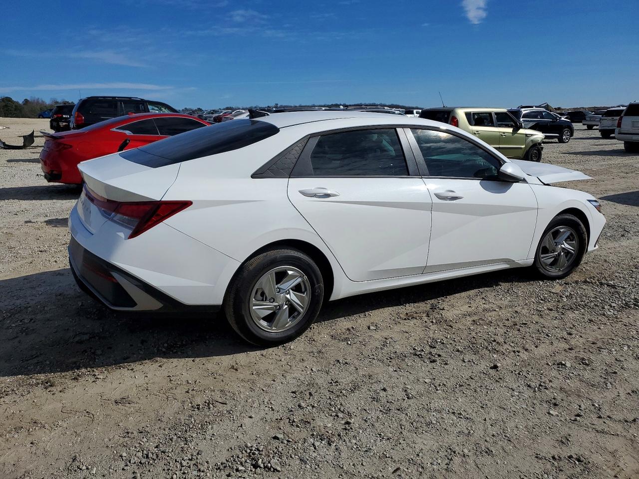 2025 HYUNDAI ELANTRA SE photo 5