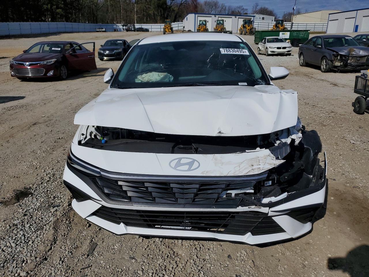 2025 HYUNDAI ELANTRA SE photo 9