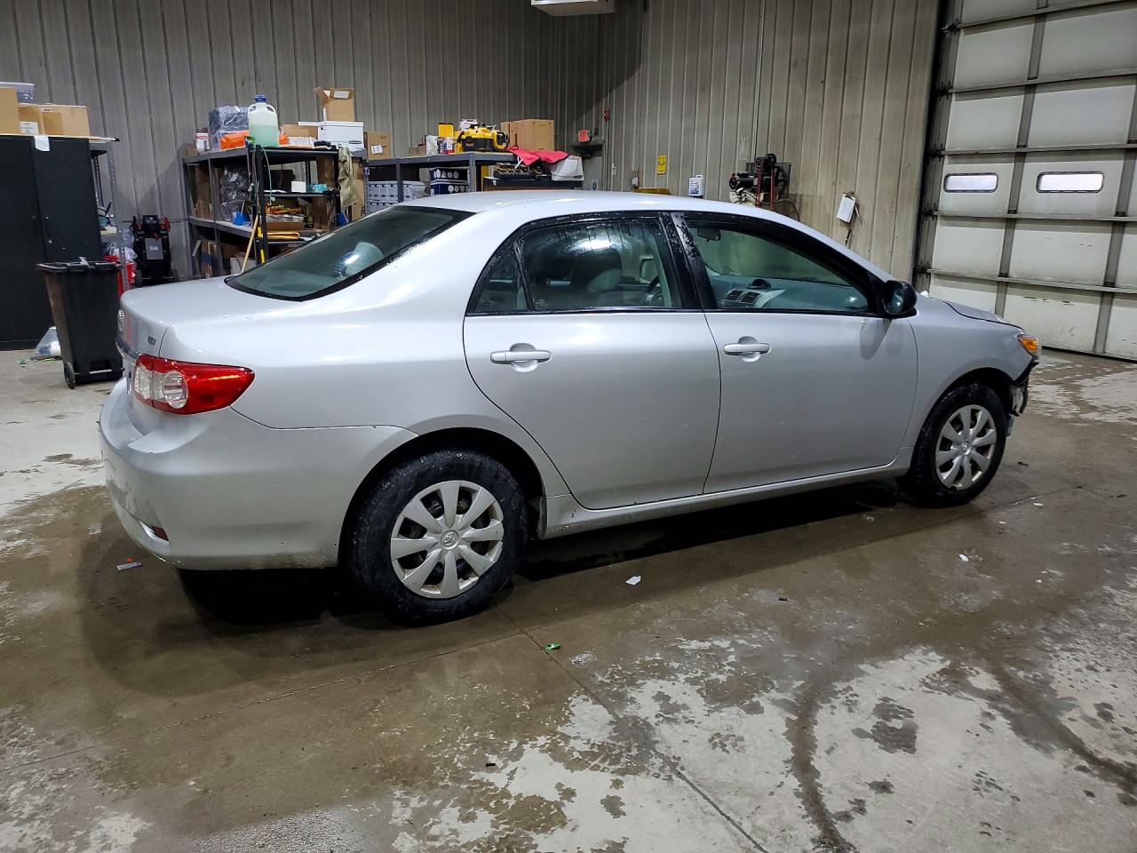 2011 TOYOTA COROLLA LE photo 3