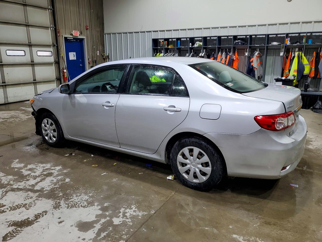 2011 TOYOTA COROLLA LE photo 2