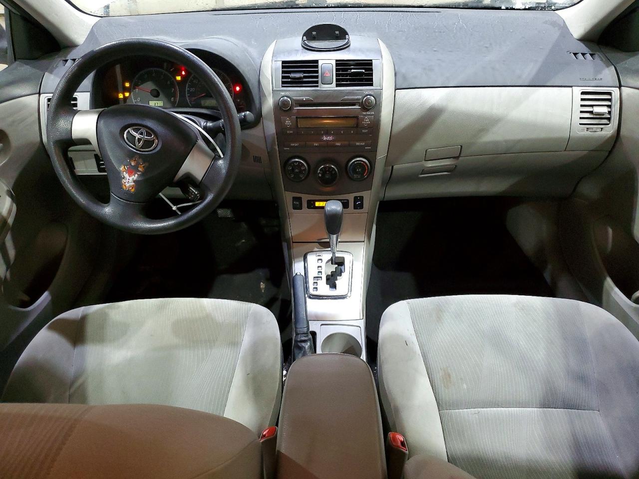2011 TOYOTA COROLLA LE photo 8