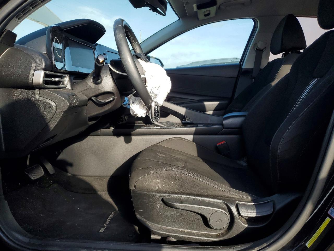 2021 HYUNDAI ELANTRA SEL photo 19