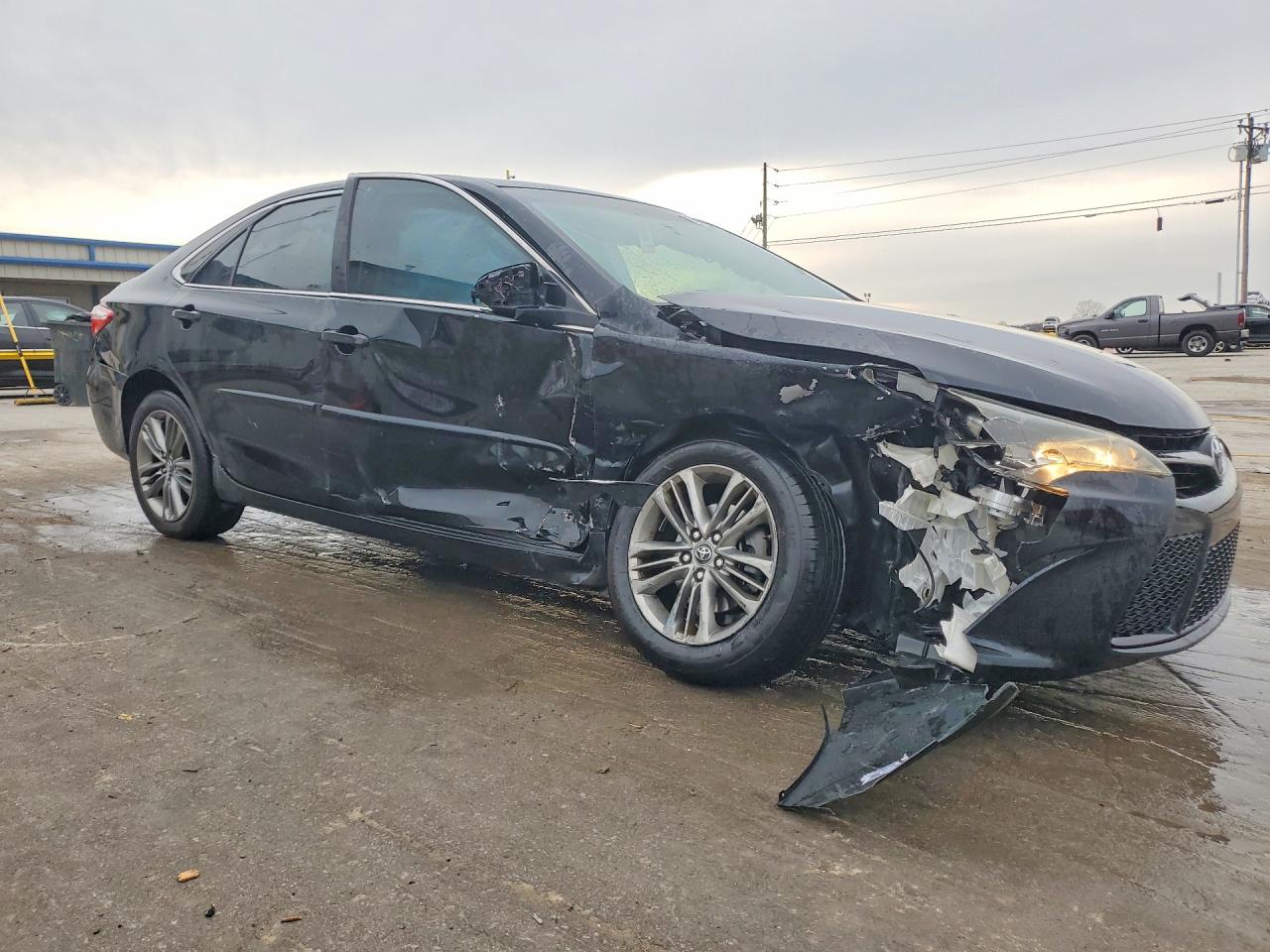 2016 TOYOTA CAMRY SE photo 4