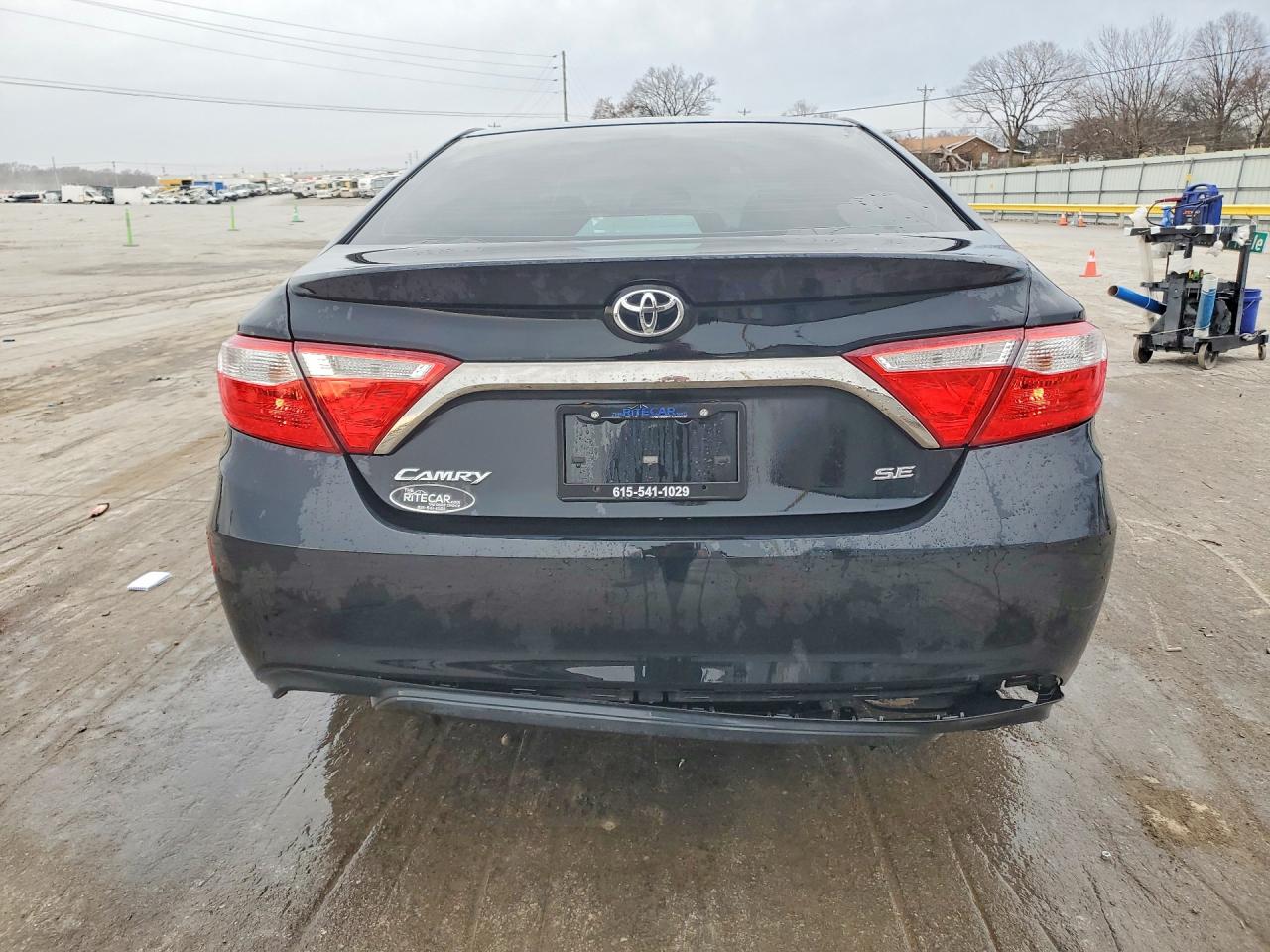 2016 TOYOTA CAMRY SE photo 6