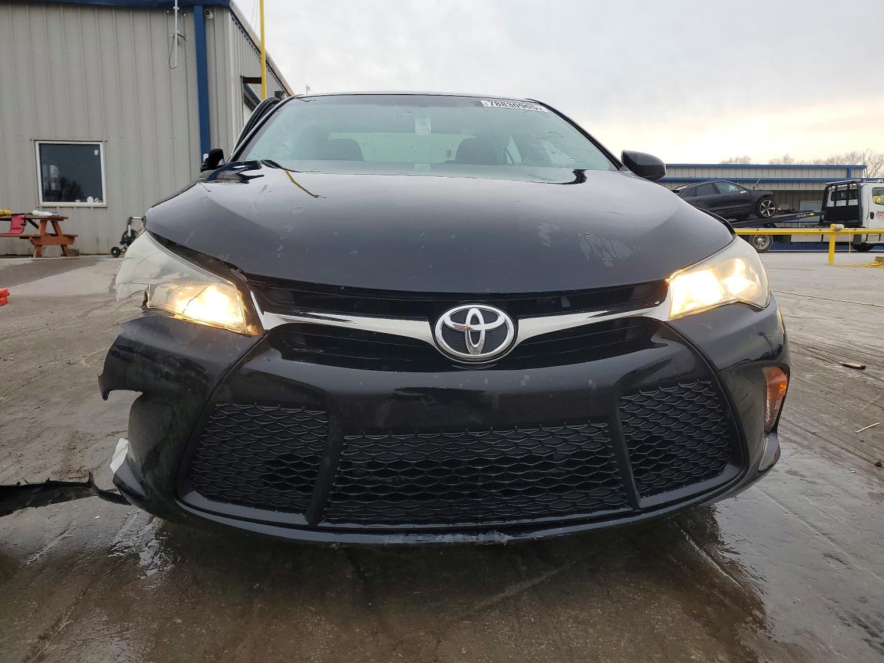 2016 TOYOTA CAMRY SE photo 5