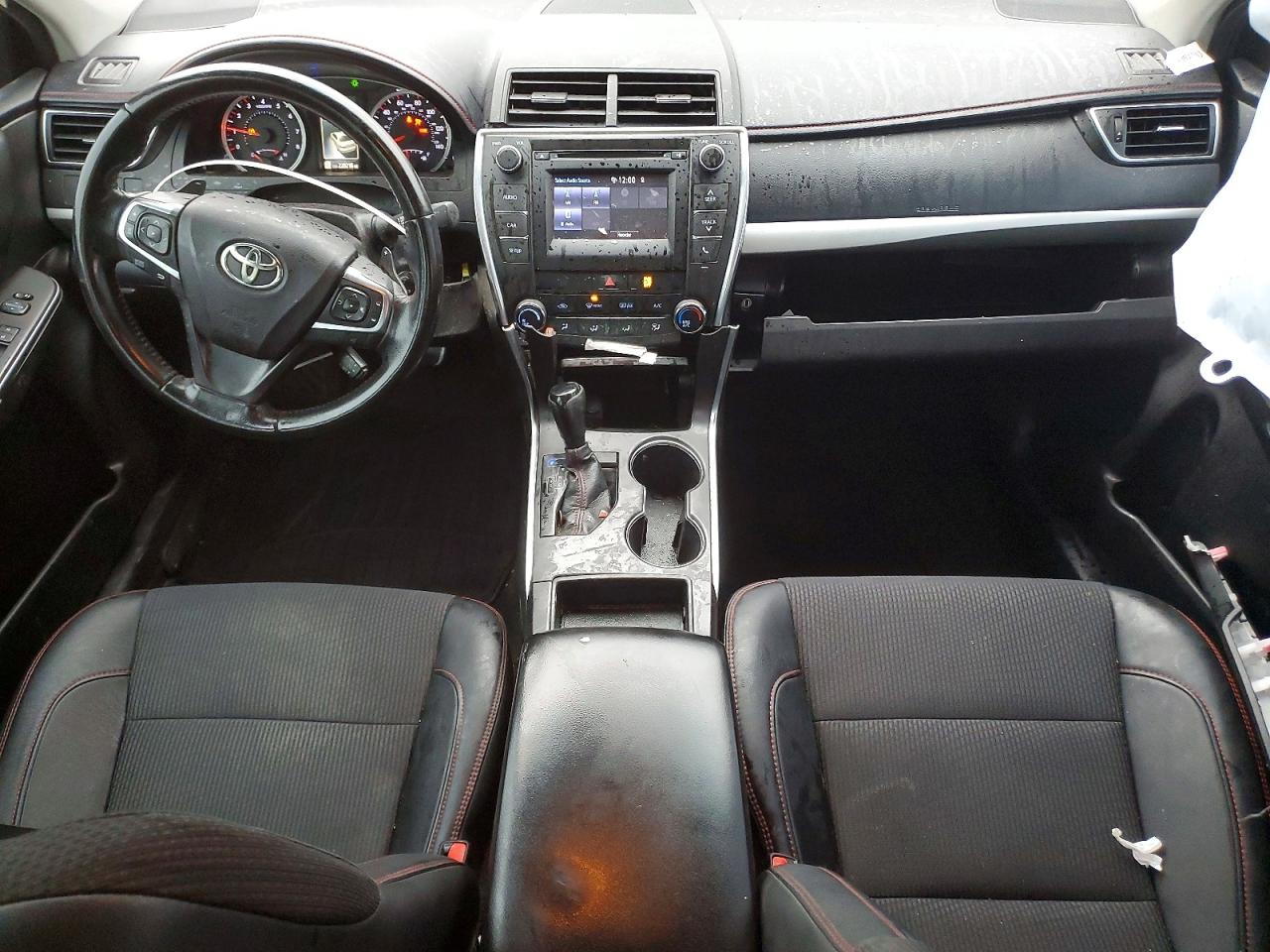 2016 TOYOTA CAMRY SE photo 8