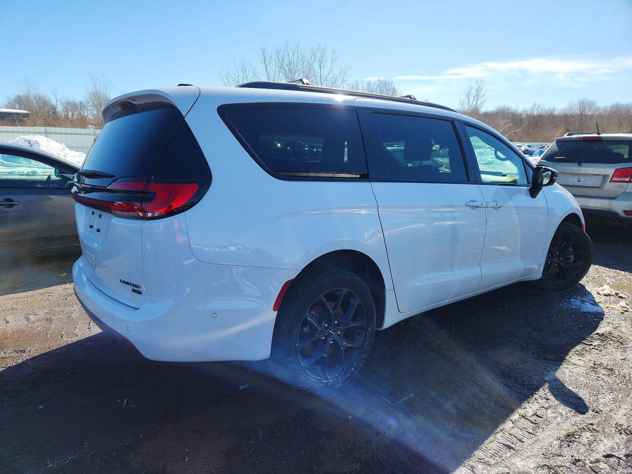 2024 CHRYSLER PACIFICA LIMITED photo 3
