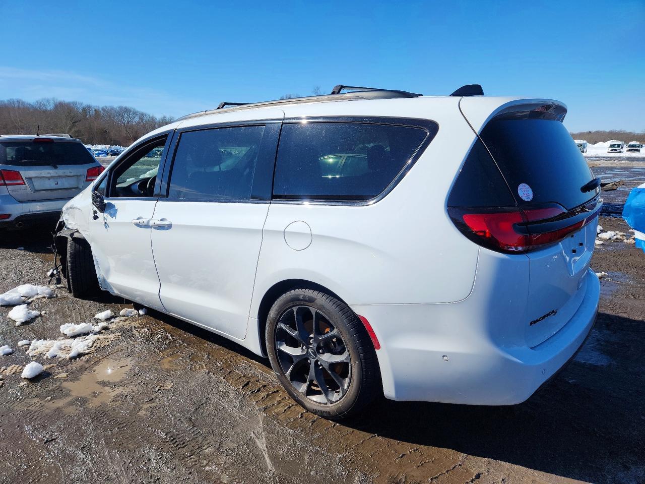 2024 CHRYSLER PACIFICA LIMITED photo 2
