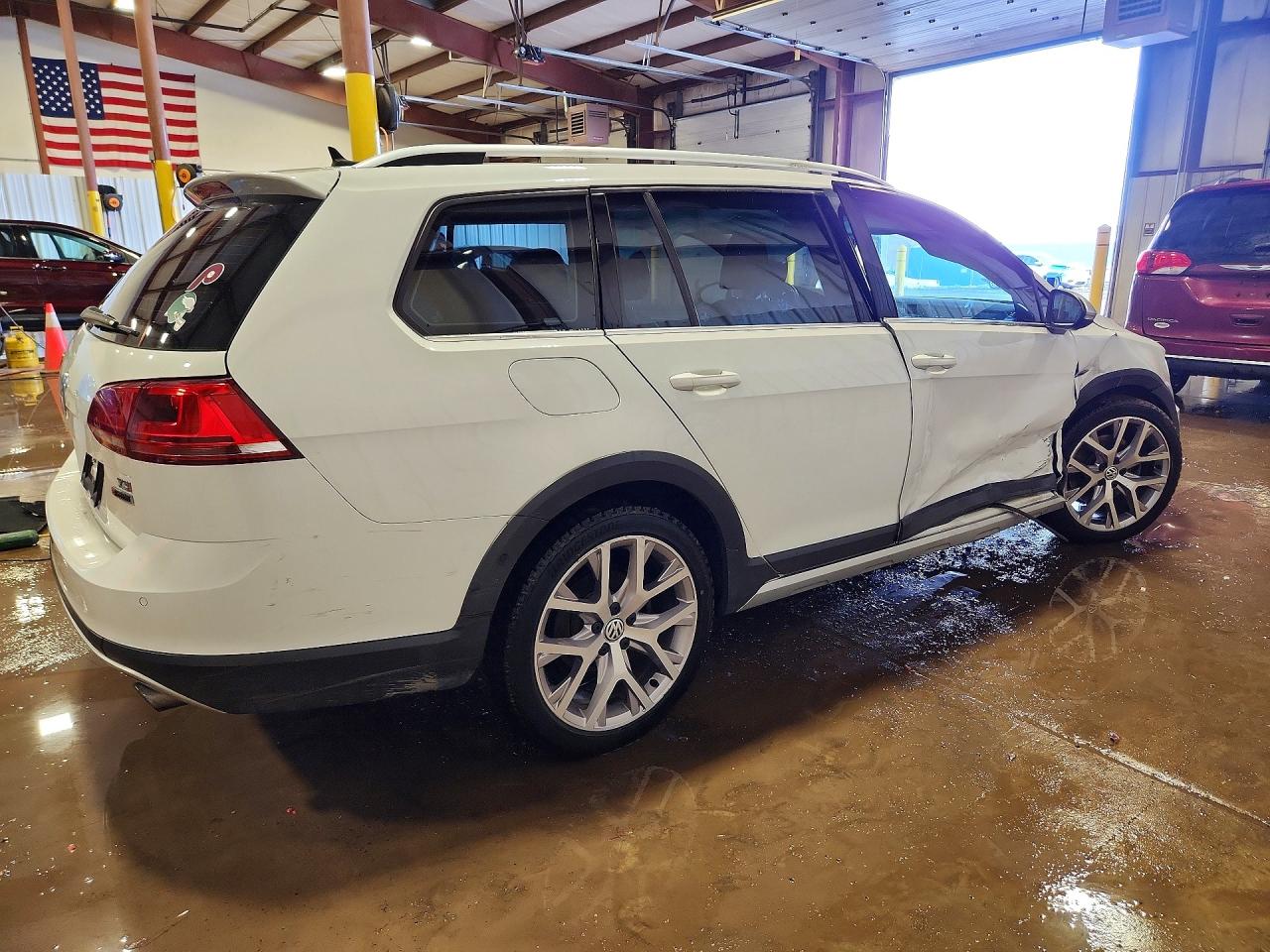 2017 VOLKSWAGEN GOLF ALLTRACK S photo 3