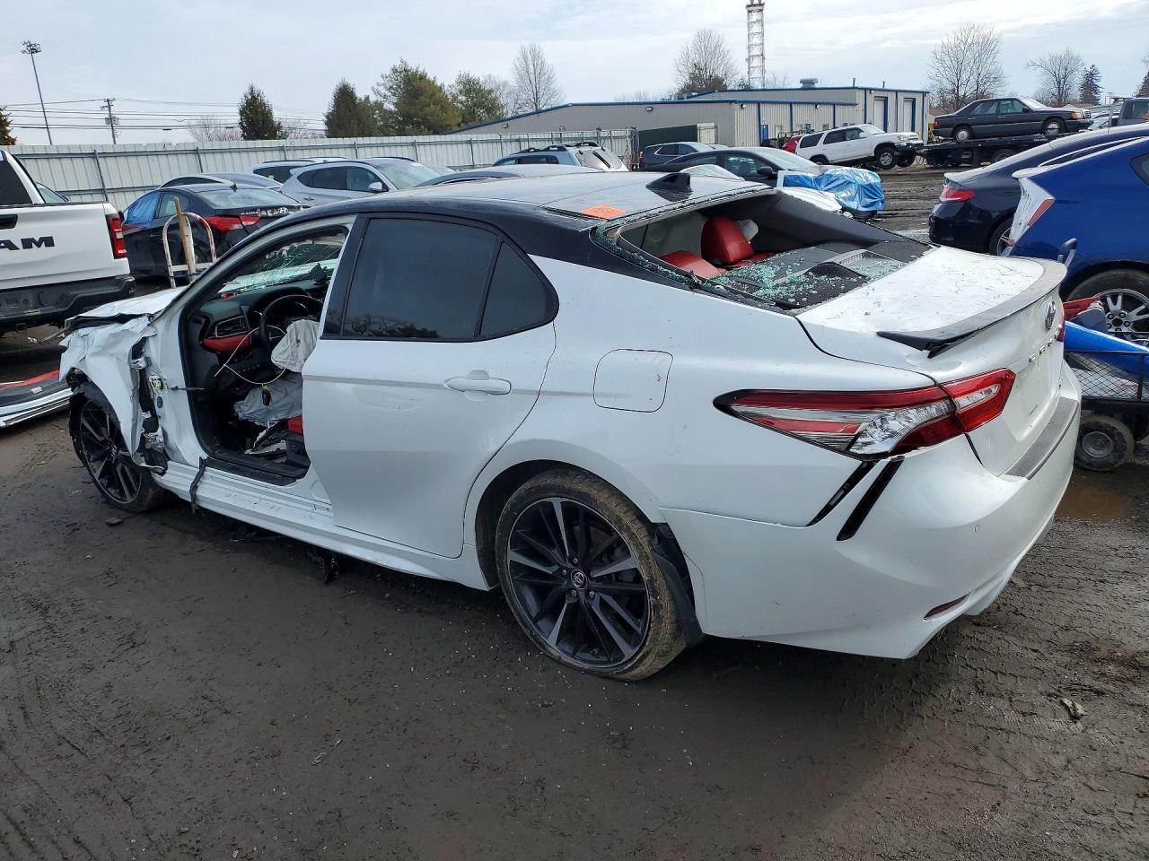2019 TOYOTA CAMRY XSE V6 photo 3