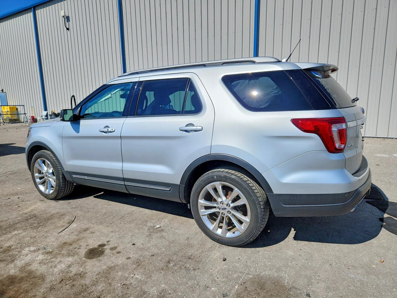 2018 FORD EXPLORER XLT photo 3