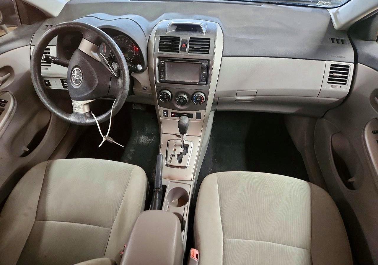 2013 TOYOTA COROLLA LE photo 8