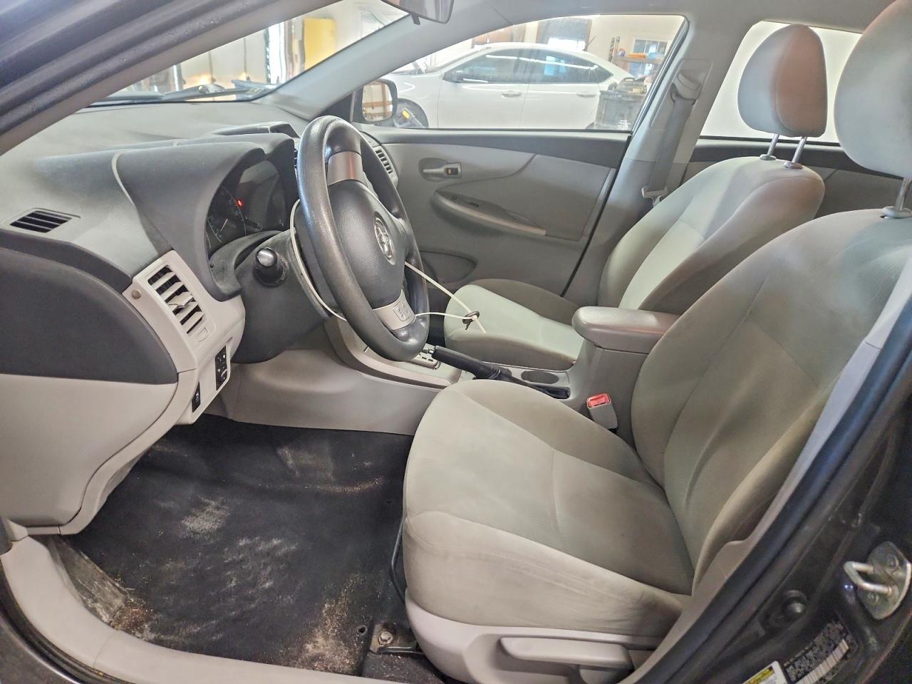 2013 TOYOTA COROLLA LE photo 7