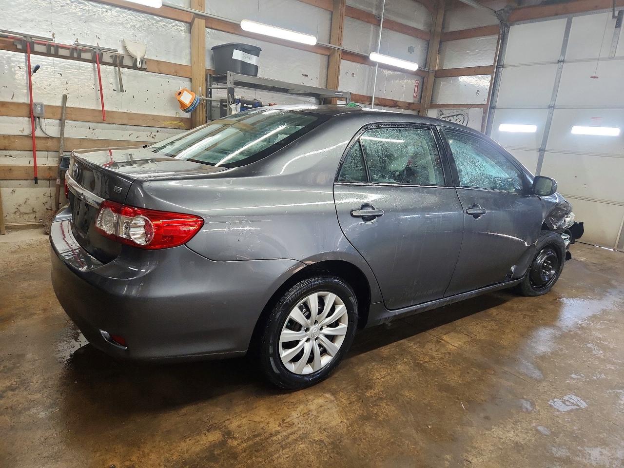 2013 TOYOTA COROLLA LE photo 3