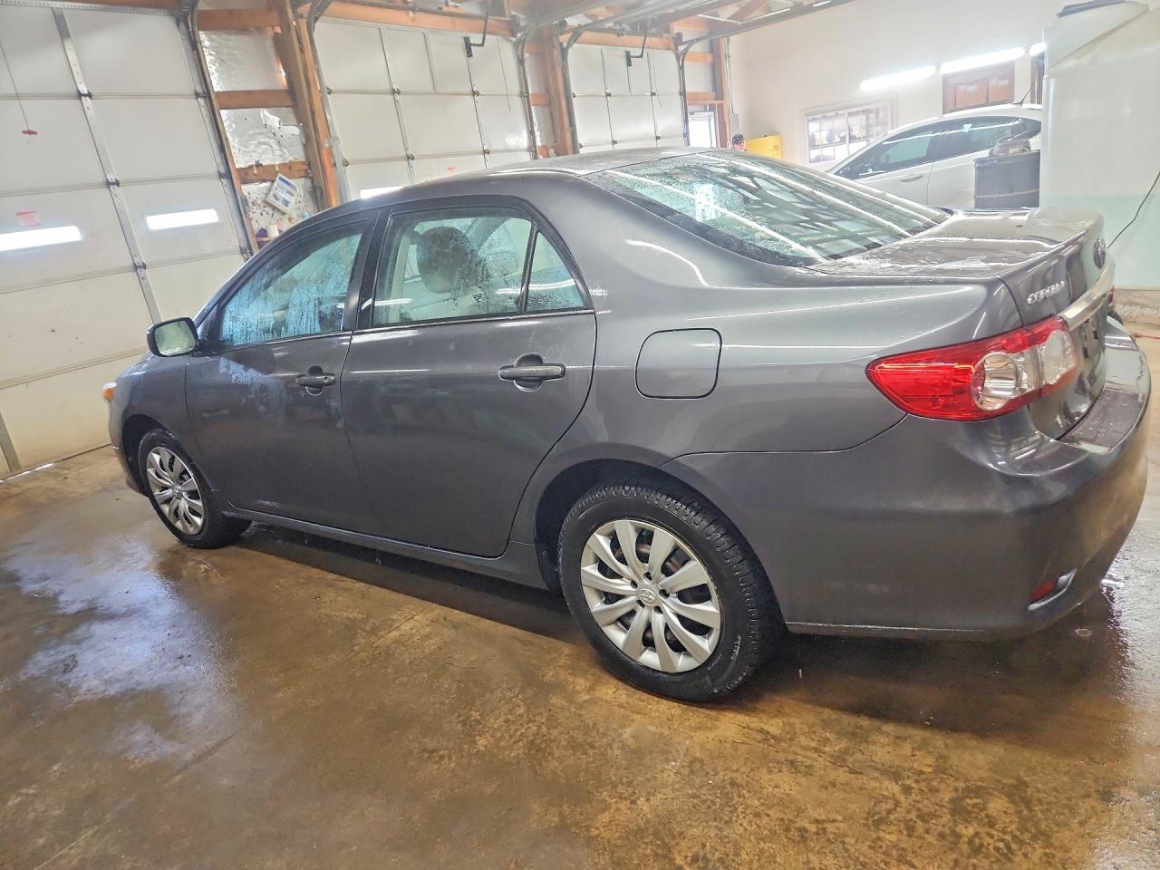 2013 TOYOTA COROLLA LE photo 2