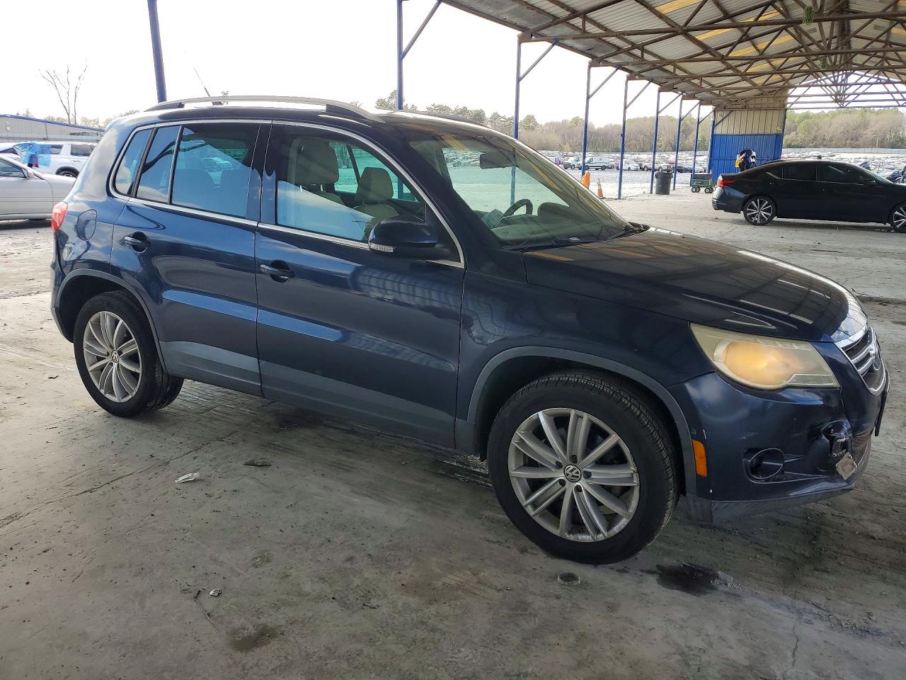 2011 VOLKSWAGEN TIGUAN S photo 4