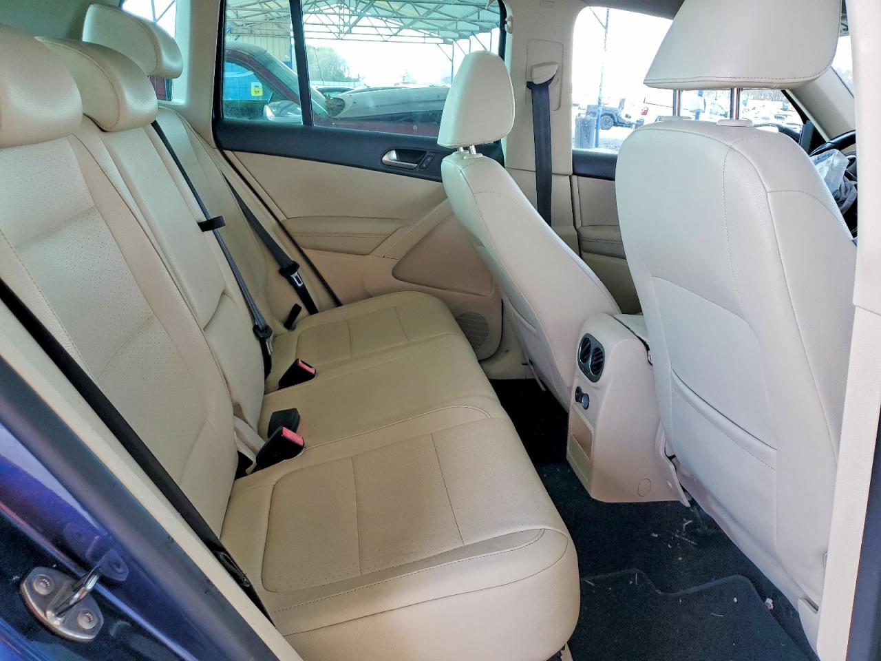 2011 VOLKSWAGEN TIGUAN S photo 10