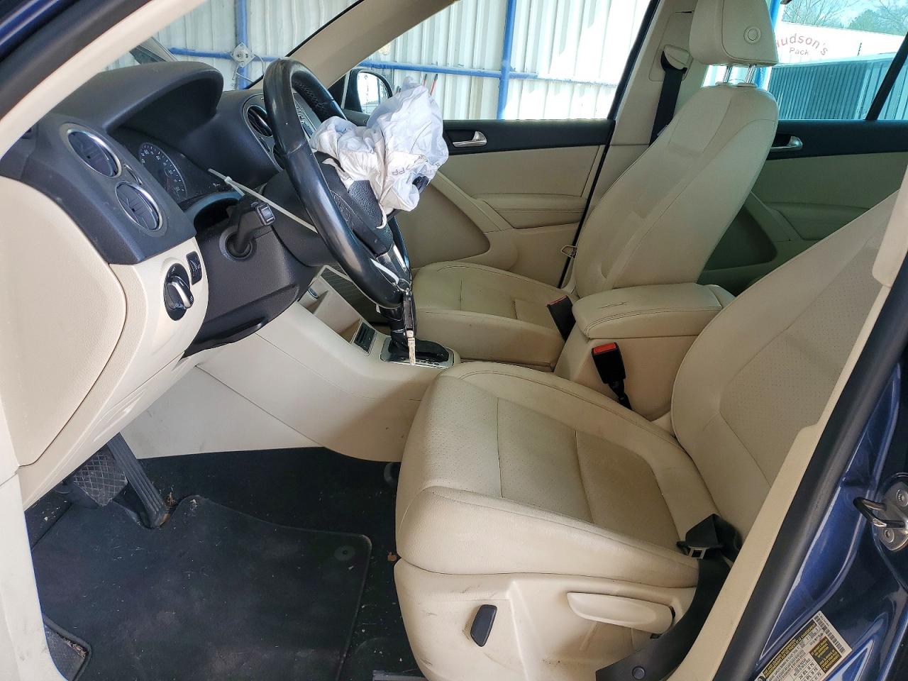 2011 VOLKSWAGEN TIGUAN S photo 7