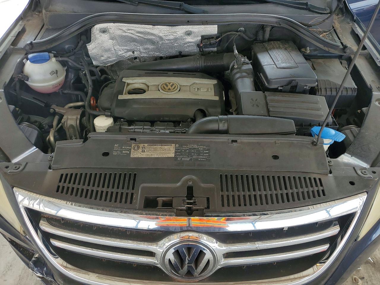 2011 VOLKSWAGEN TIGUAN S photo 11
