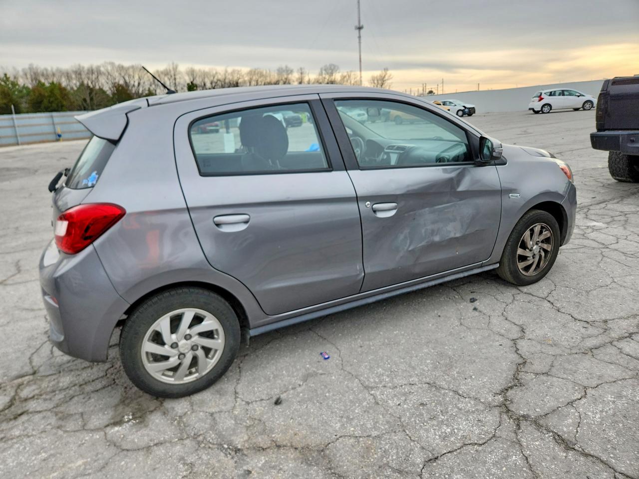 2017 MITSUBISHI MIRAGE SE photo 3