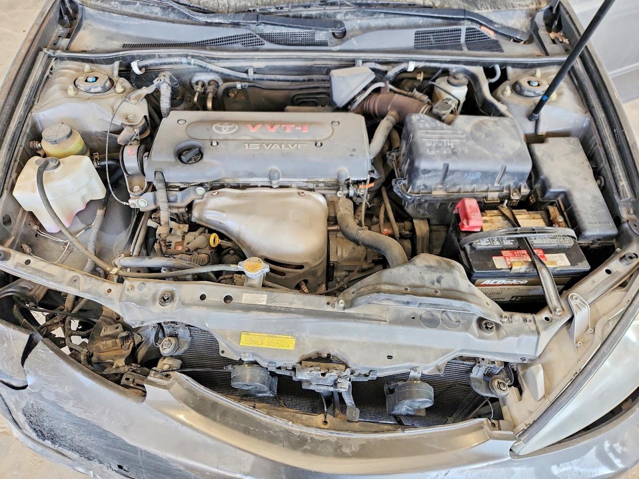 2004 TOYOTA CAMRY LE photo 11