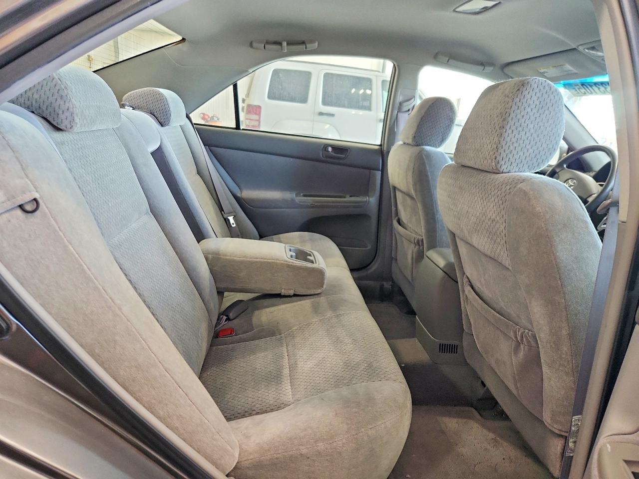 2004 TOYOTA CAMRY LE photo 10