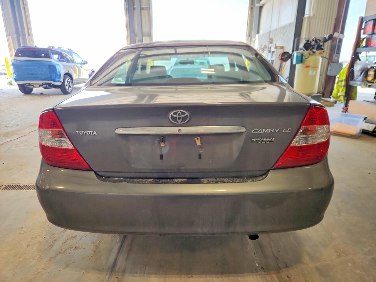 2004 TOYOTA CAMRY LE photo 6