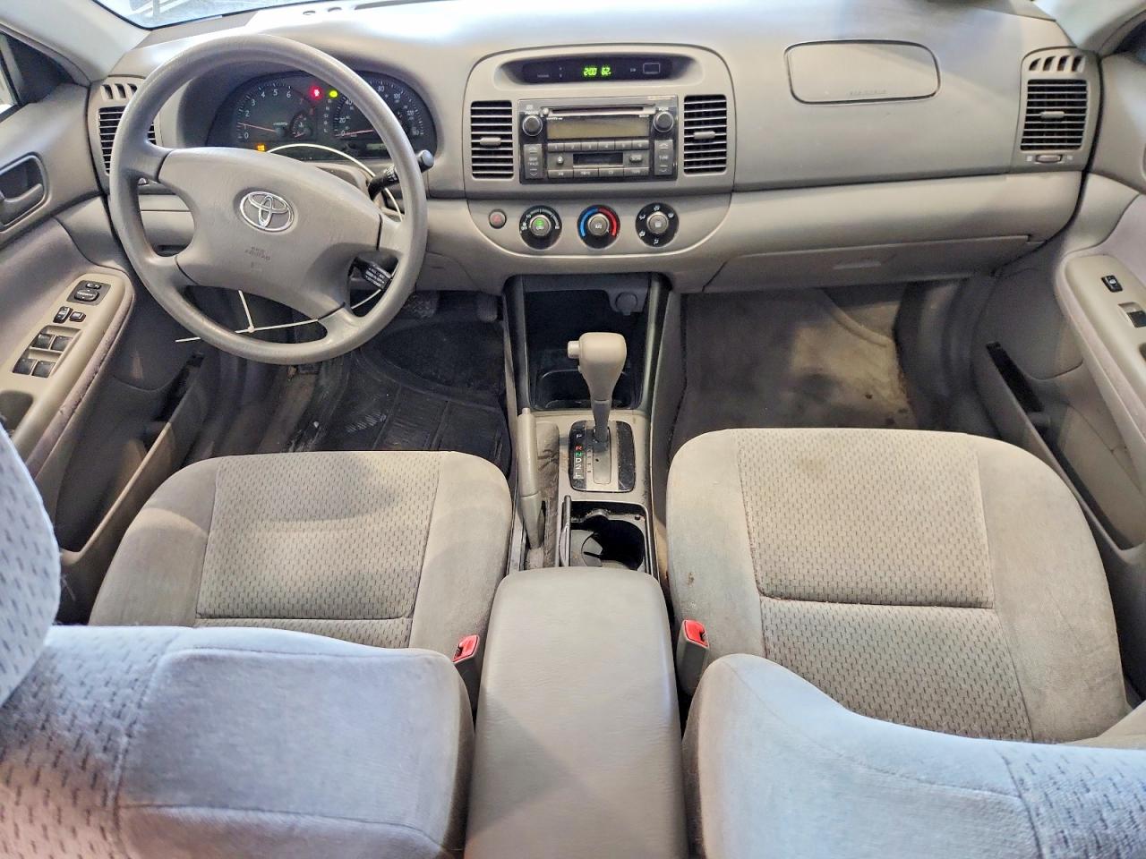 2004 TOYOTA CAMRY LE photo 8