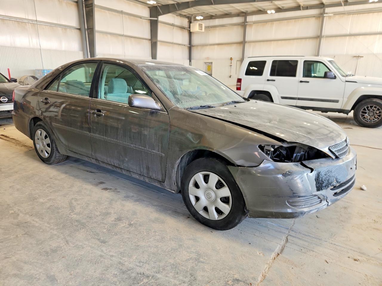 2004 TOYOTA CAMRY LE photo 4