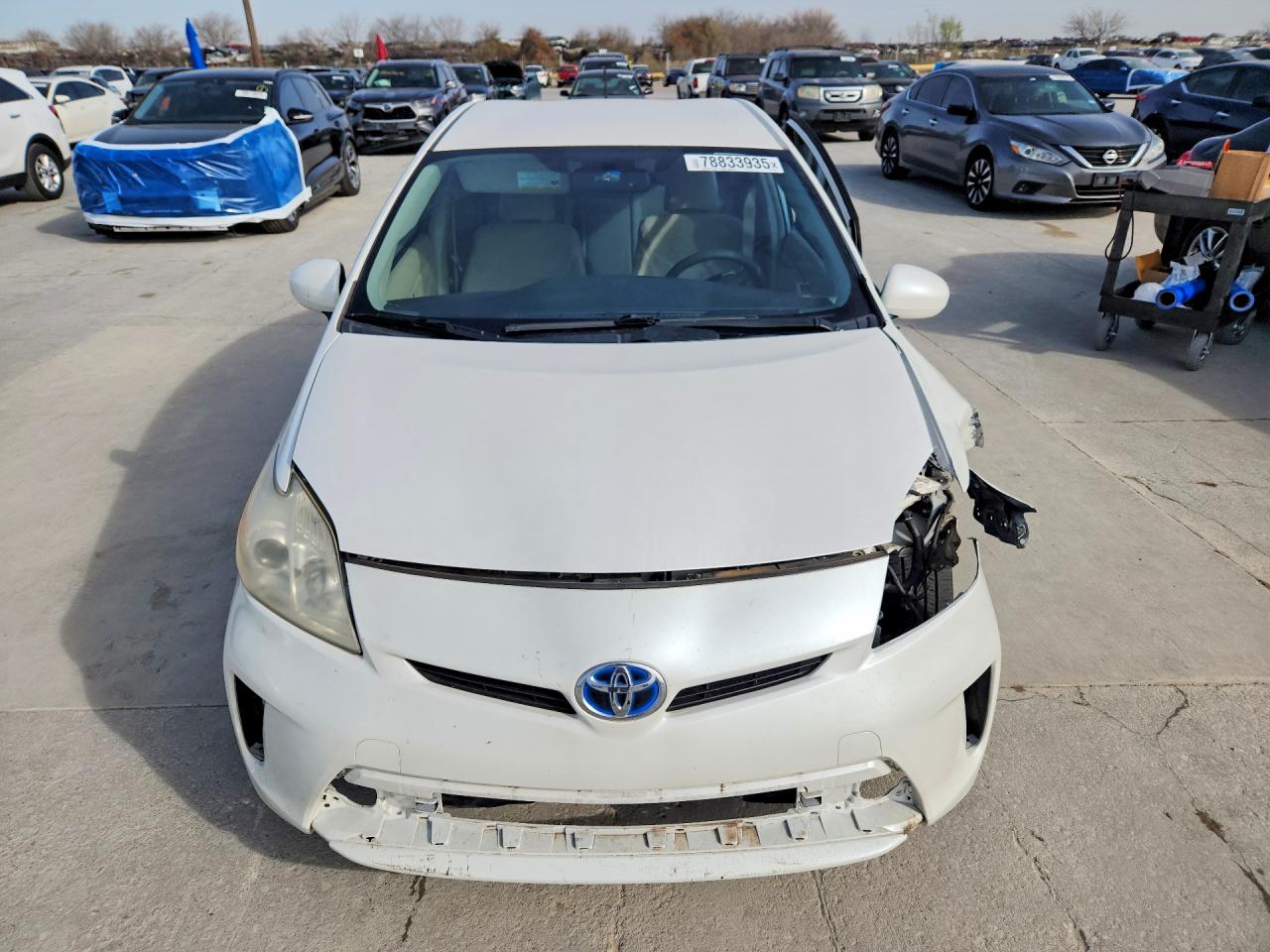2013 TOYOTA PRIUS THREE photo 5