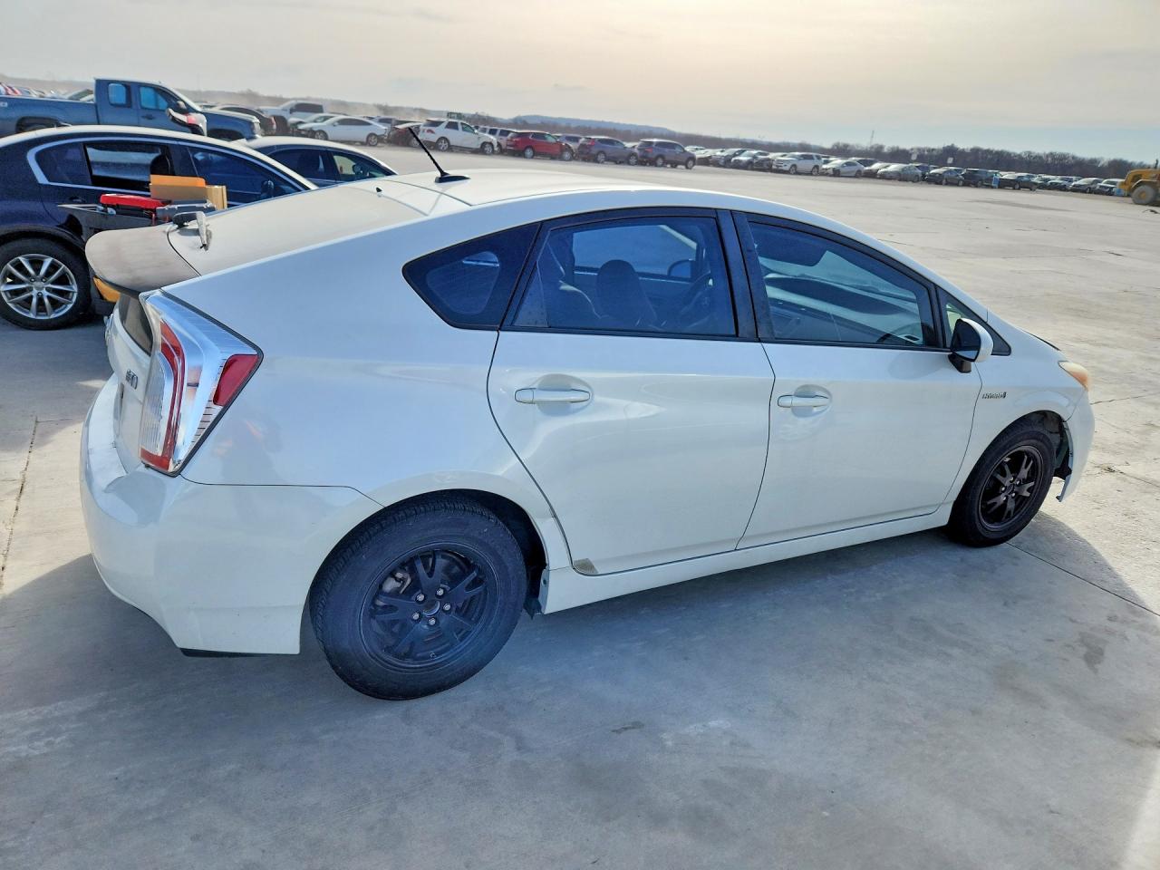 2013 TOYOTA PRIUS THREE photo 3