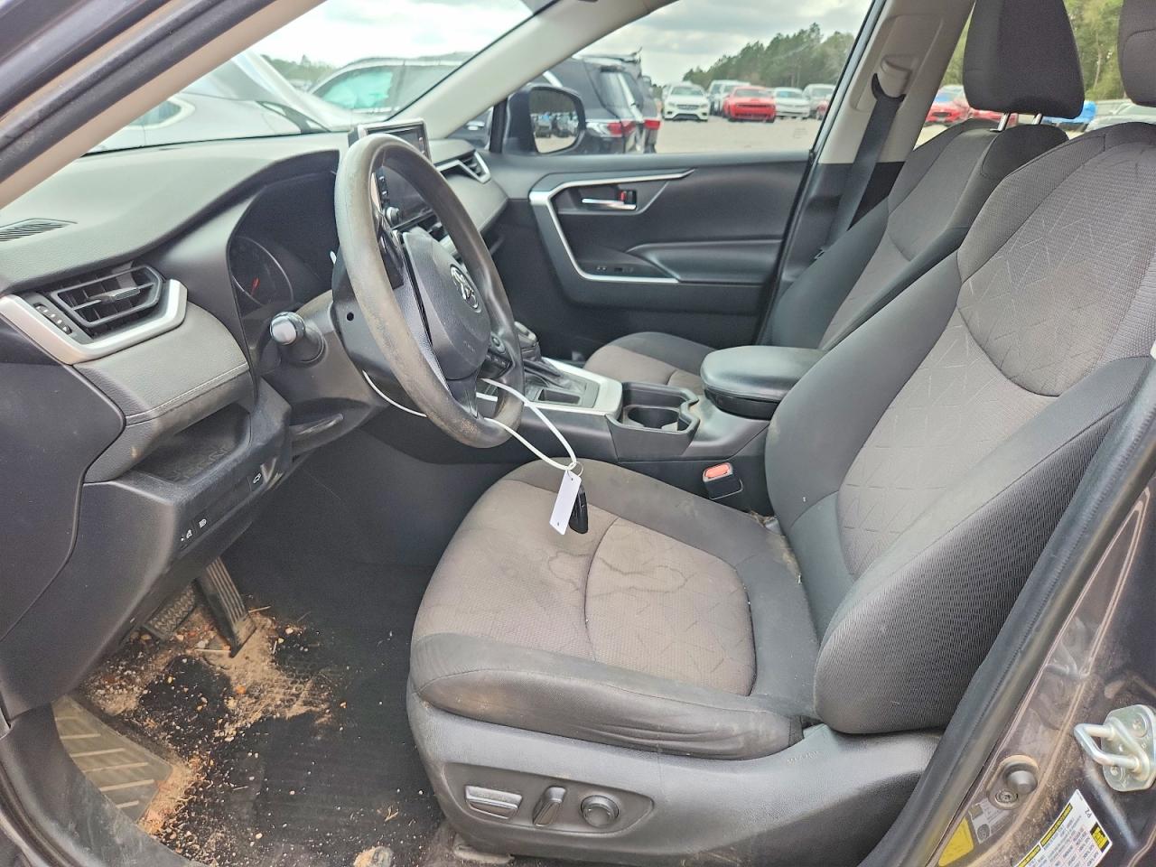 2019 TOYOTA RAV4 photo 7