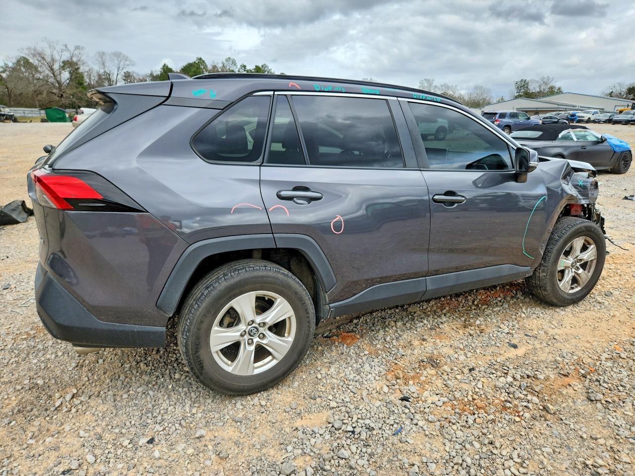 2019 TOYOTA RAV4 photo 3