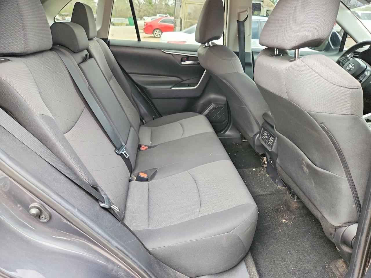 2019 TOYOTA RAV4 photo 11