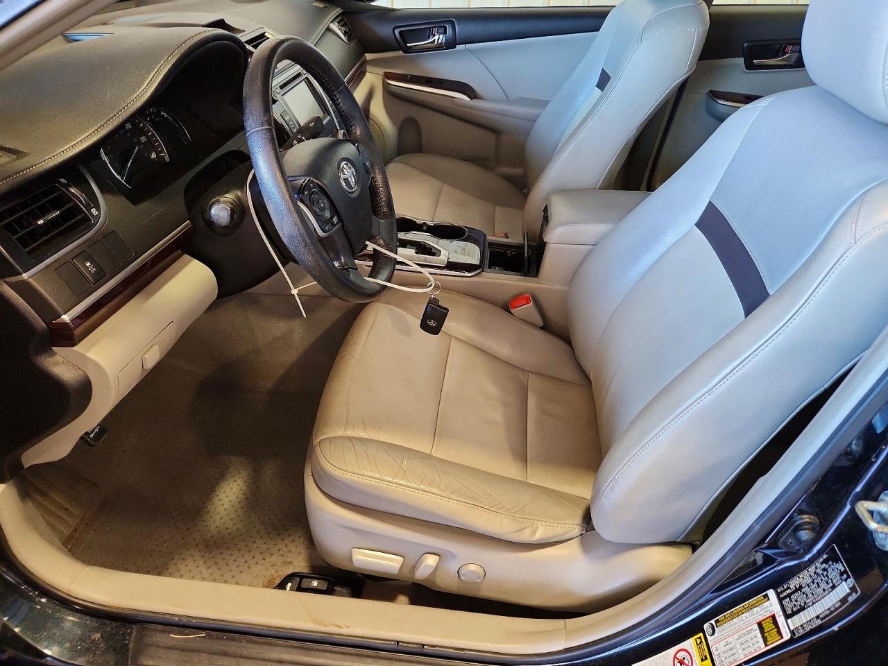2012 TOYOTA CAMRY XLE photo 7
