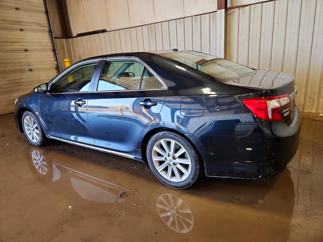2012 TOYOTA CAMRY XLE photo 2
