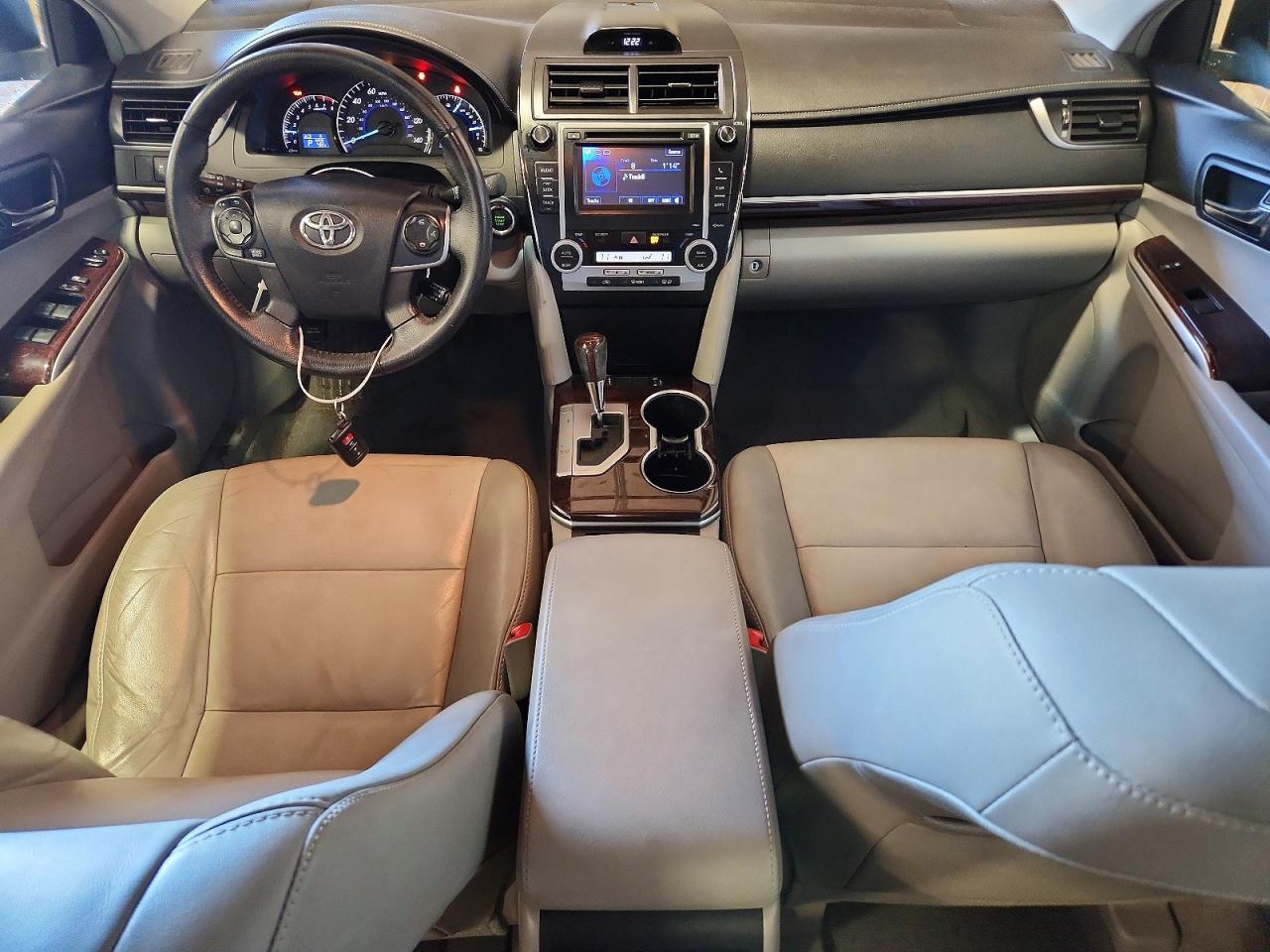 2012 TOYOTA CAMRY XLE photo 8