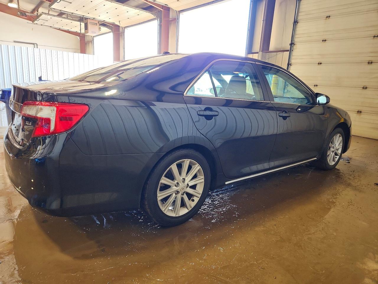 2012 TOYOTA CAMRY XLE photo 3