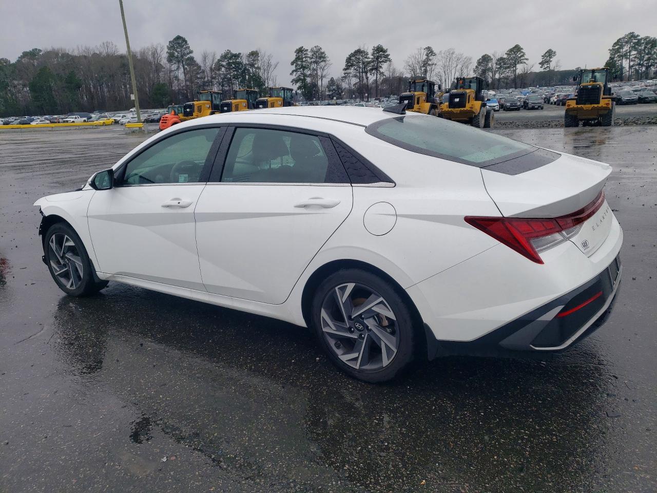 2025 HYUNDAI ELANTRA SEL CONVENIENCE photo 3