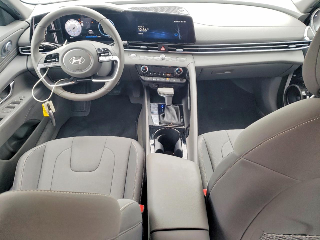 2025 HYUNDAI ELANTRA SEL CONVENIENCE photo 15