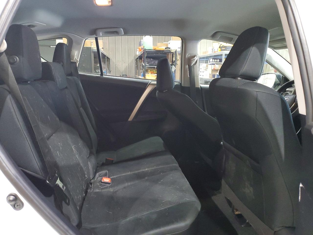 2015 TOYOTA RAV4 LE photo 31