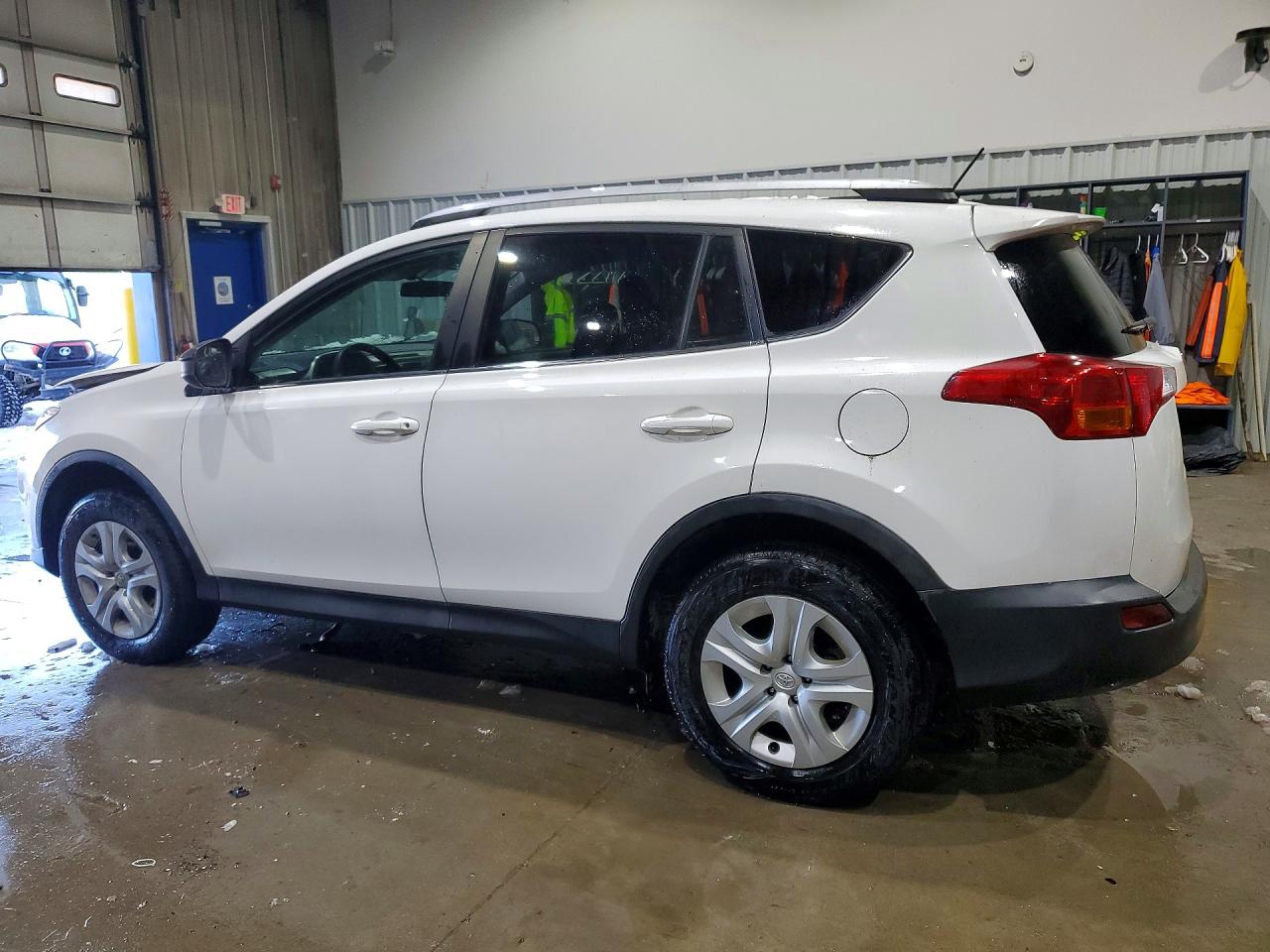 2015 TOYOTA RAV4 LE photo 4