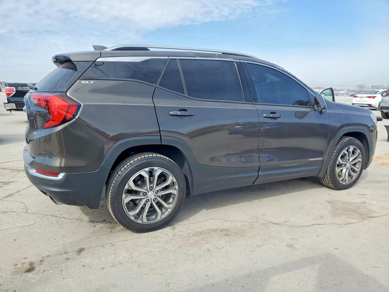 2020 GMC TERRAIN SLT photo 3