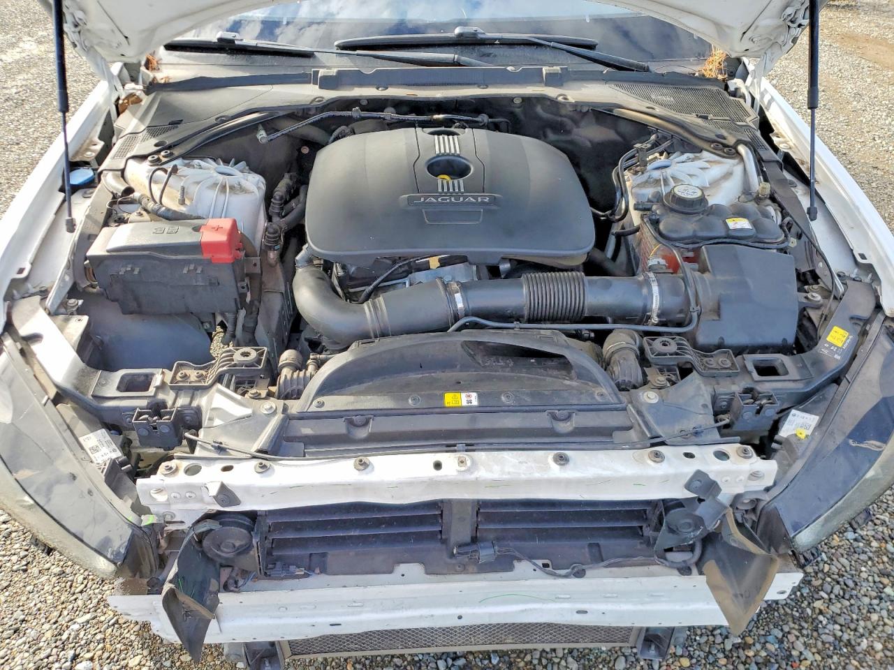 2017 JAGUAR XE photo 21