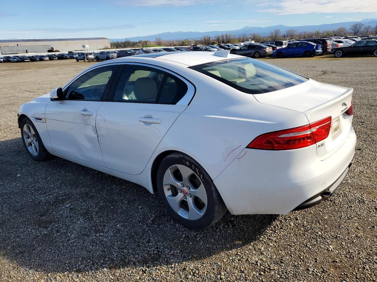 2017 JAGUAR XE photo 3