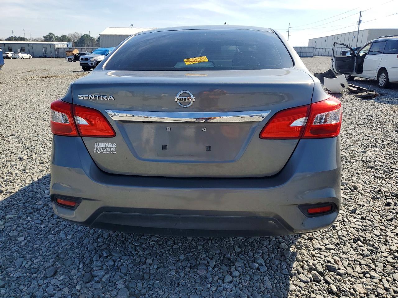 2018 NISSAN SENTRA S photo 11