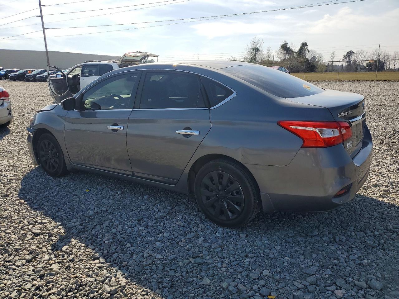 2018 NISSAN SENTRA S photo 3